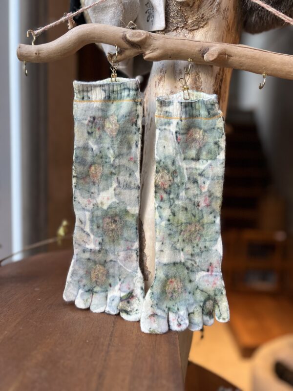 【ユキノハ】青いきらめき – 草木染 シルクウール５本指くつ下